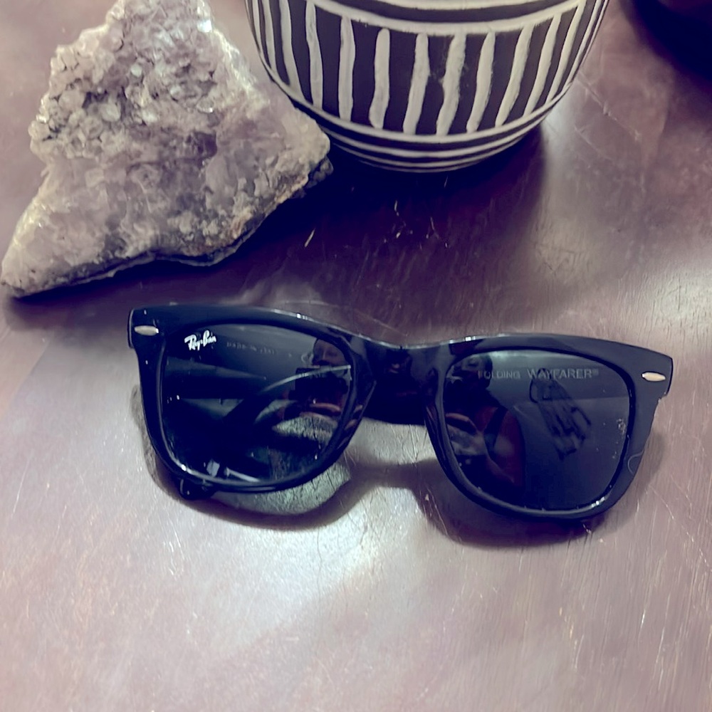 Compact, folding black Ray-Bans, classic wayfarer look, unique folding design